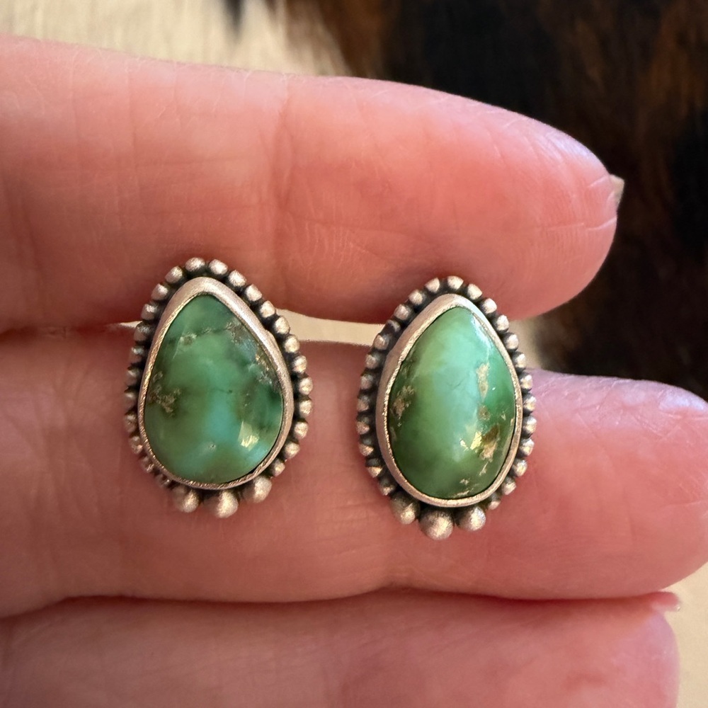 ❤️ Sonoran Gold Turquoise Navajo Style Brushed Sterling Stud Earrings .62”L - Picture 6 of 12
